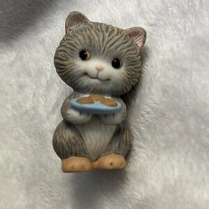 Vtg Avon Gray ~ 2" Cat Kitten With Cookies On Blue Plate 1992